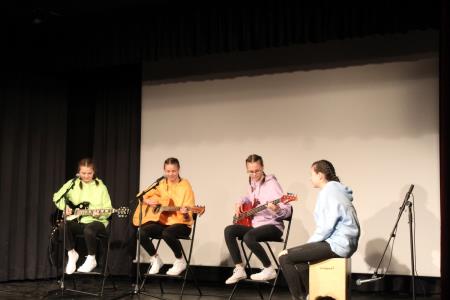 »Mamica je kakor zarja« (47)